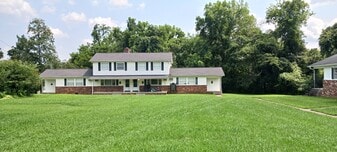 Building Photo - 141 Tacoma Rd