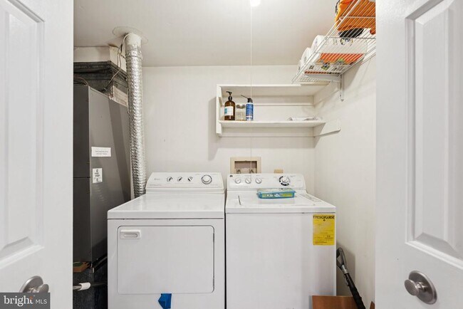 Building Photo - 9370 Caspian Way