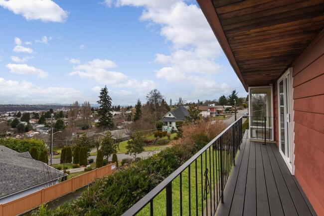 Building Photo - North Beacon Hill House - 2 bedrooms
