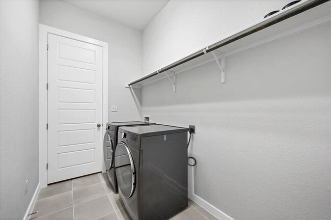 Building Photo - 135 Independence Dr