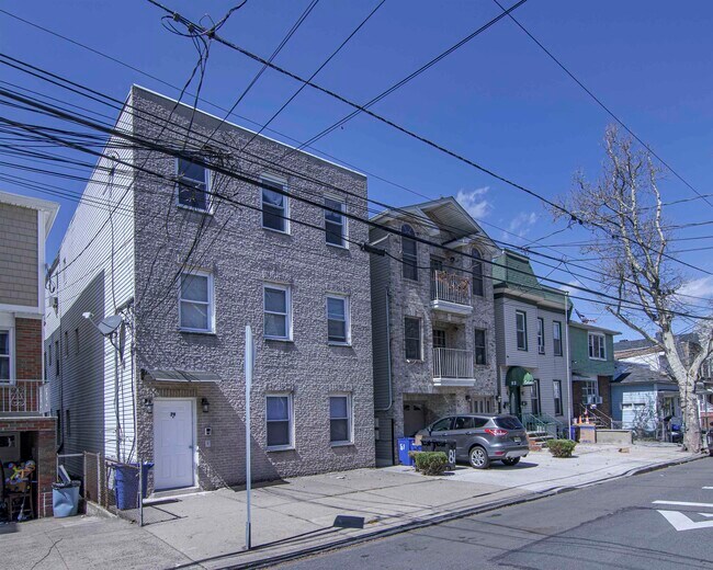 Building Photo - 79 Columbia Ave