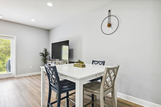 Building Photo - 7664 Shadow Lake Dr