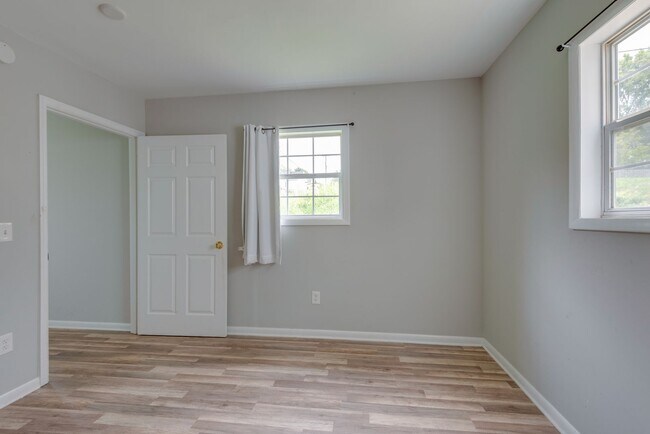 Building Photo - Charming 4BR/2BA Home in South Nashville –...