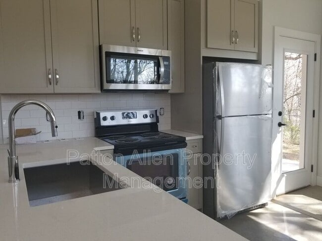 Building Photo - 6 Dundee St