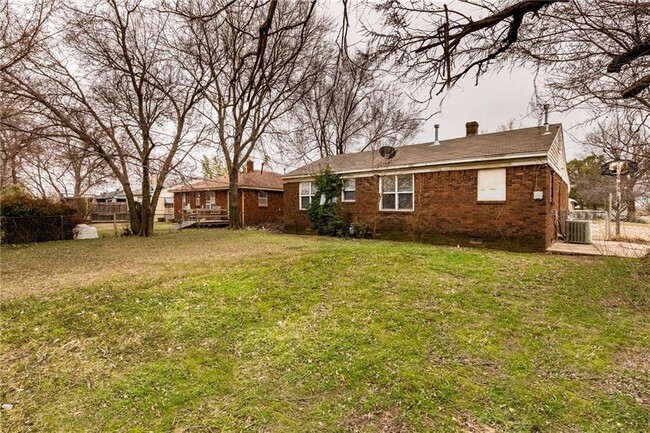 Building Photo - 3745 NW 33rd St