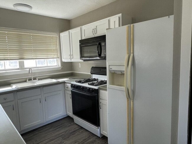 Building Photo - 4114 Ebbtide Dr