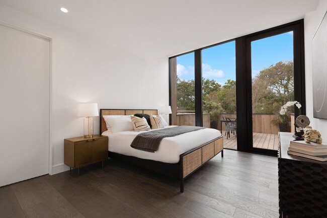 Building Photo - 2407 W 10th St