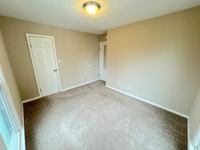 Building Photo - 1003 Green St