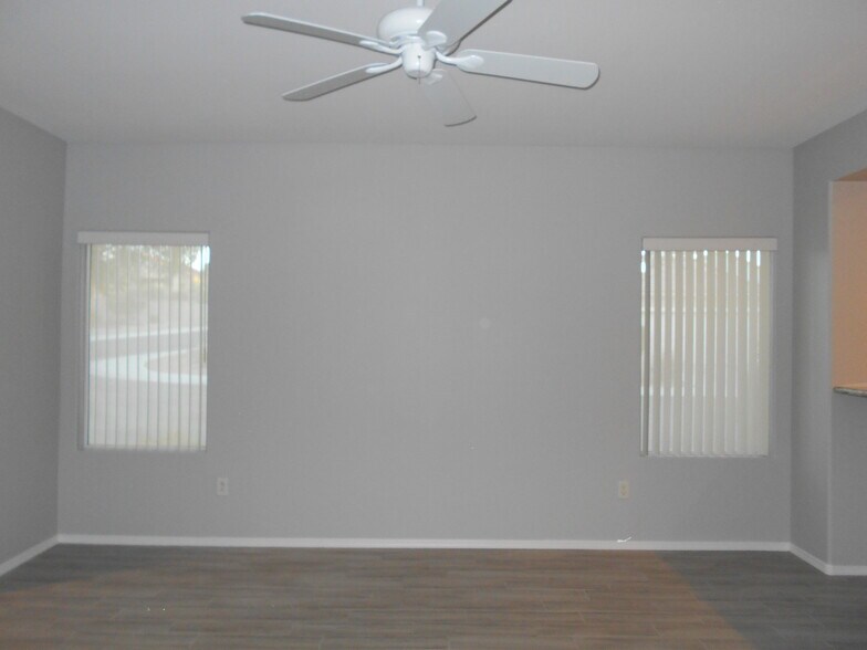 L/R with fan - 1379 Forlana Dr
