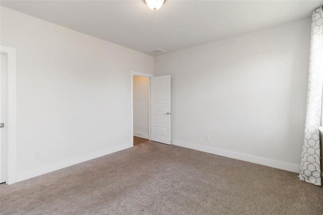 Building Photo - 220 Mirabeau Way