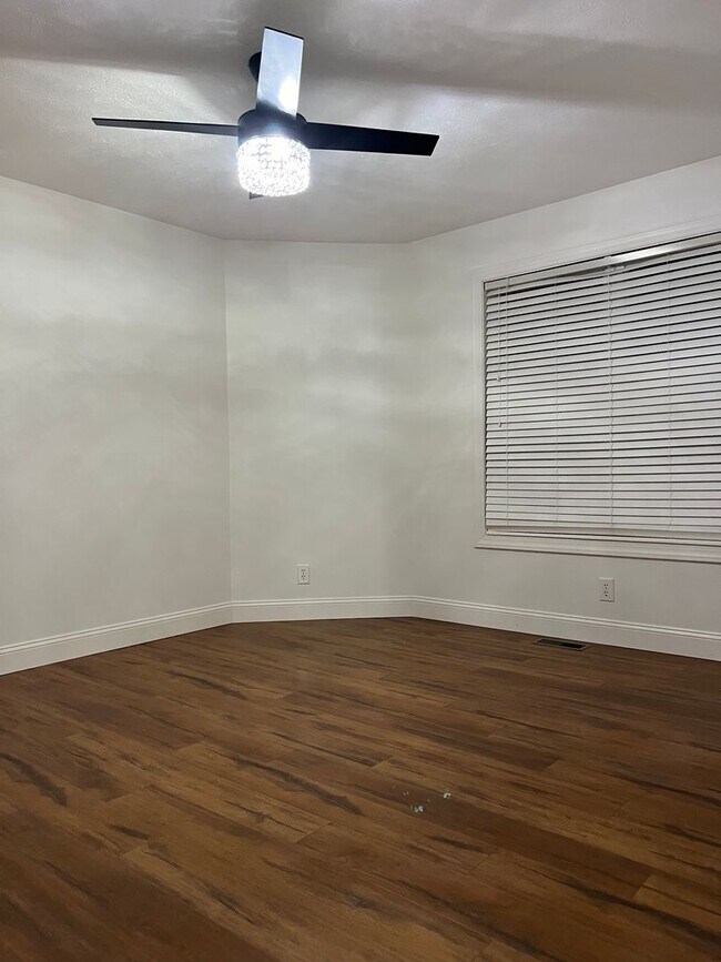 Building Photo - Galloway District RENTAL!  3-Bed, 2-Bath, 2-Car Garage