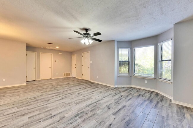 Building Photo - 1207 Gingerlily Cove