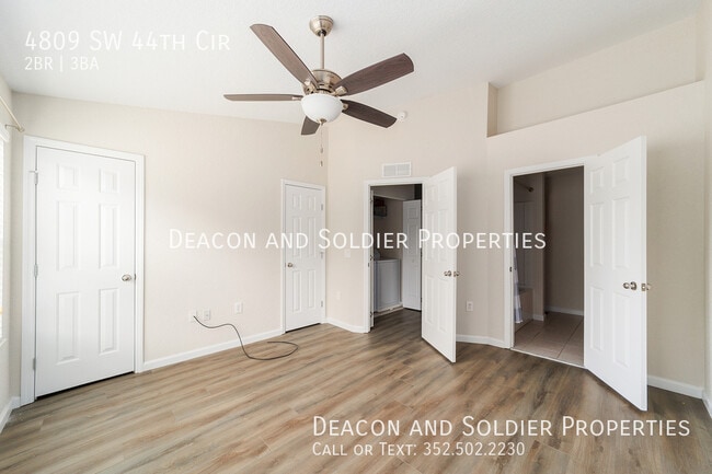 Building Photo - 4809 SW 44th Cir