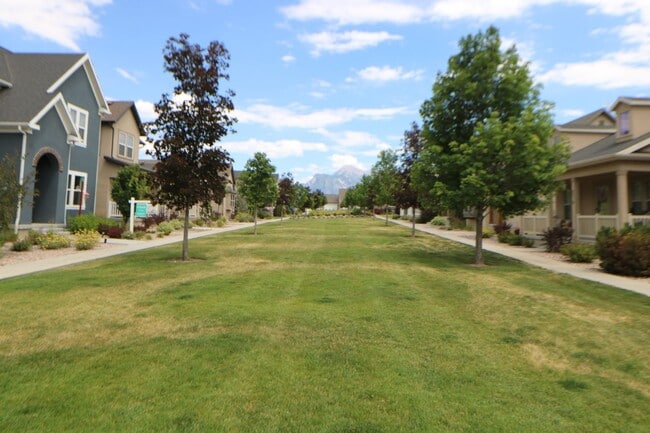 Building Photo - Gorgeous 5 Bedroom 3 Bathroom home in Lehi