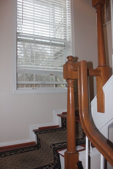 Stairs - 1325 Weatherstone Way NE