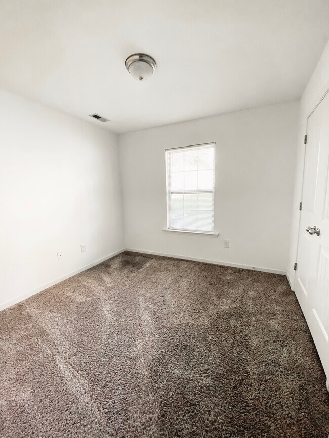 Building Photo - 133 Flatview Way