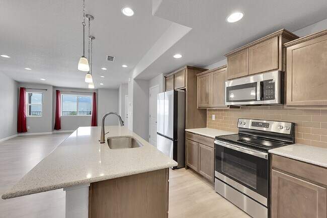 Building Photo - $2,150 - 3 Bed, 2.5 Bath Updated Townhome ...