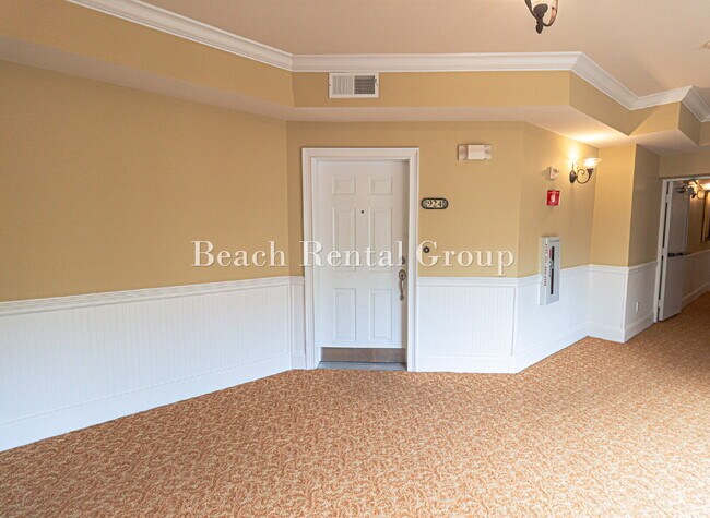 Building Photo - 2 Bedroom Condo on the Intracoastal Waterway