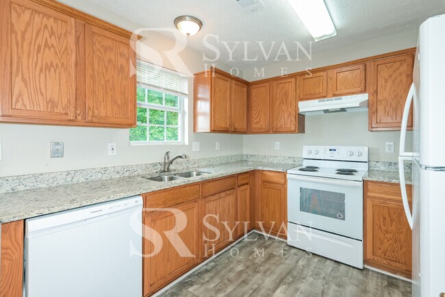 Building Photo - 2090 Oak Terrace Dr SE