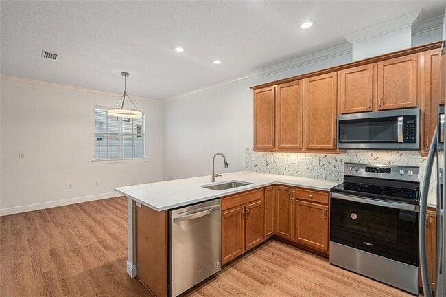 Building Photo - 111 S Melville Ave