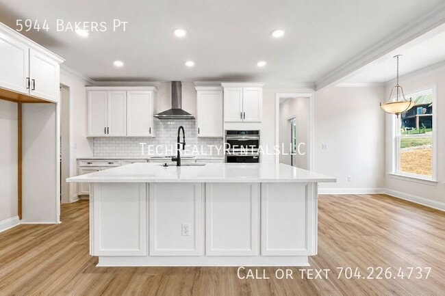 Building Photo - 5944 Bakers Point
