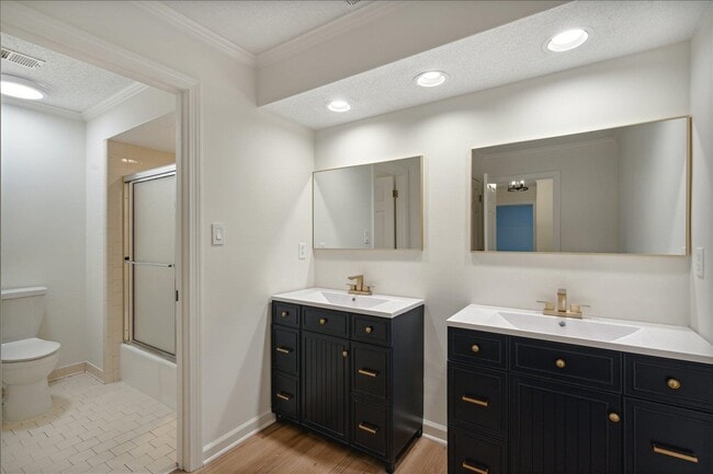 Building Photo - 7215 Plantation Cir