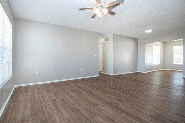 Building Photo - 802 Buttonwood Dr