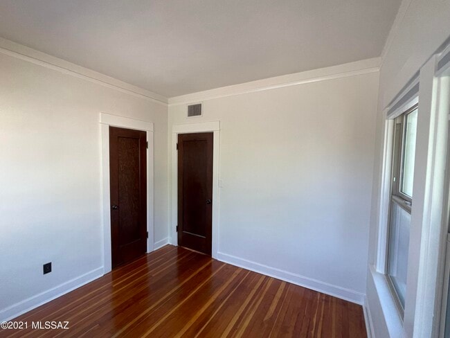 Building Photo - 1041 E Grant Rd