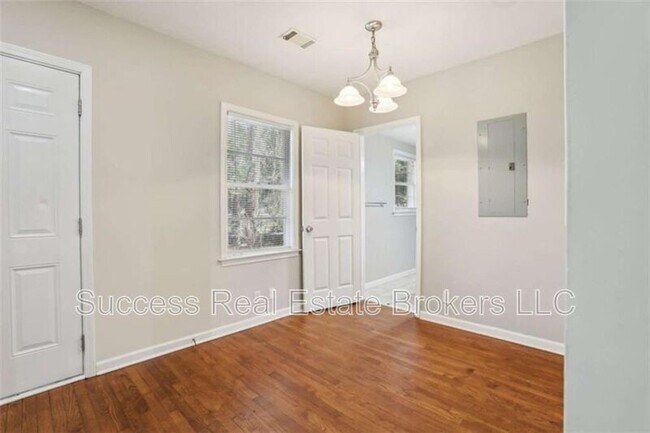 Building Photo - 1840 Camellia Dr