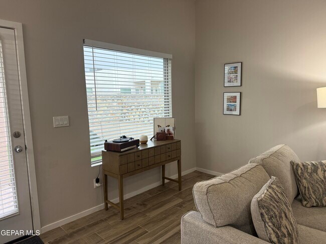 Building Photo - 13841 Paseo Central Ave