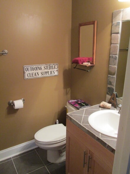 Building Photo - 1055 Baxter St