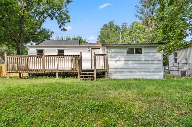 Building Photo - 2100 N Nettleton Ave