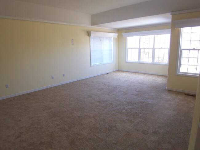 Building Photo - 7201 Dove Ct