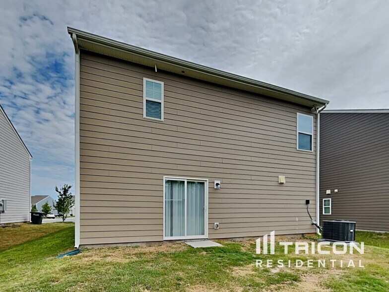 Building Photo - 1361 Woodhouse Dr