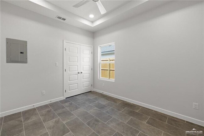 Building Photo - 1704 W Violet Dr