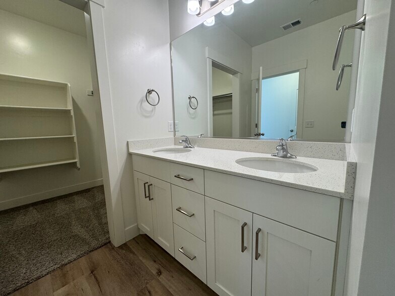 Building Photo - 3105 S 225 W