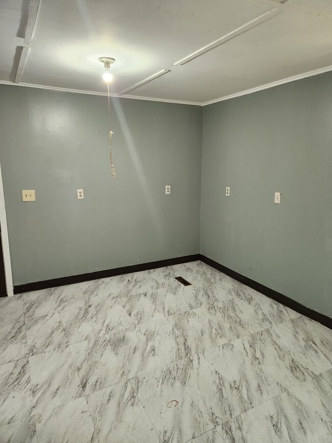 Building Photo - 255 6th St