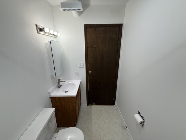 Bathroom - 1666 University Dr