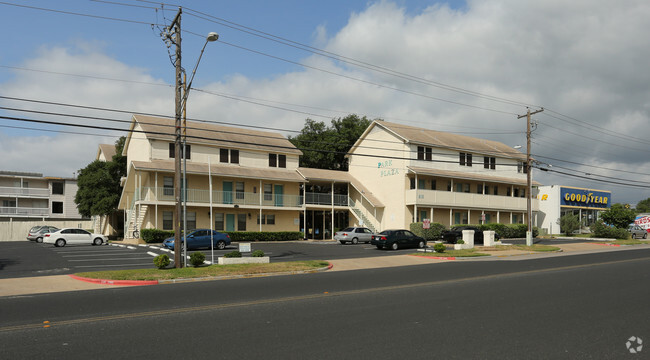 Primary Photo - Park Plaza Apartments