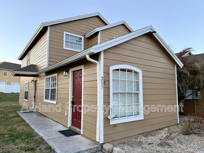 Building Photo - 205 Coconut Palm Way