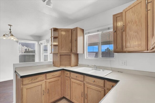 Building Photo - 8217 Beekman St