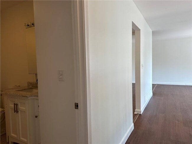 Building Photo - 11 Pocono Rd