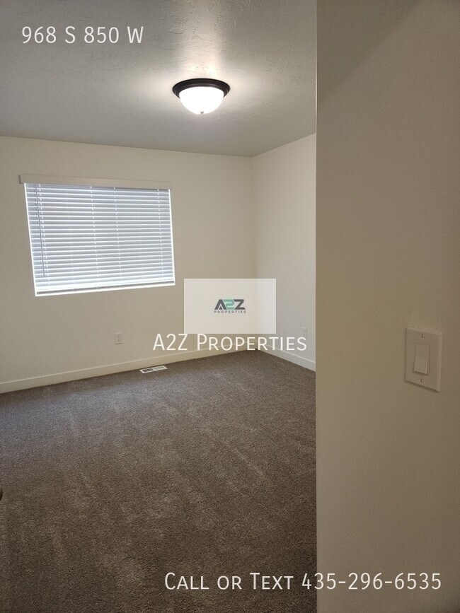 Building Photo - 968 S 850 W