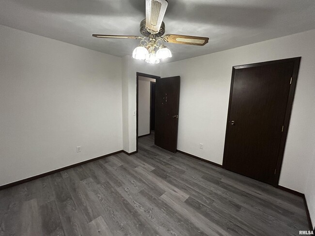 Building Photo - 3117 St Andrews Dr