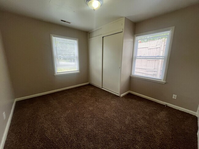 Building Photo - 4319 Standish Dr