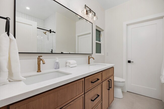 Building Photo - 1559 Rancho Serena