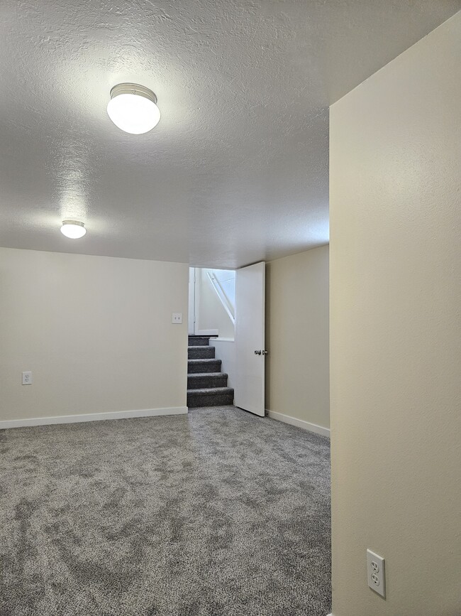 Building Photo - 1133 N Hayes Ave