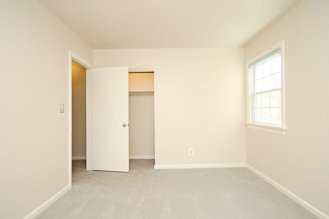 Building Photo - End-Unit Georgetown Green Townhome