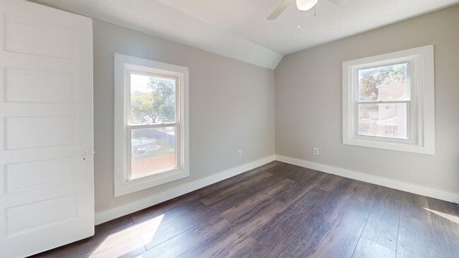 Building Photo - Denison/W.73rd neighborhood - updated 3 be...