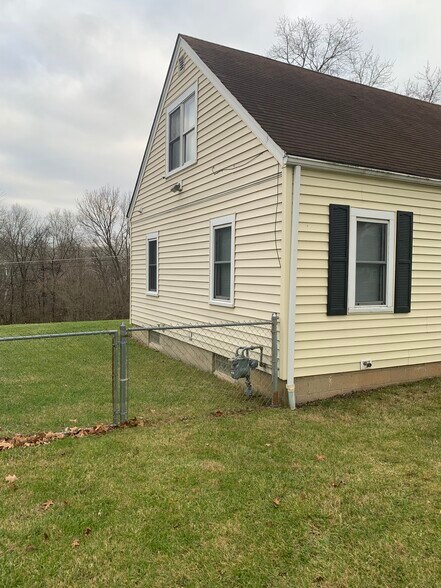 Building Photo - 1556 Thames Dr